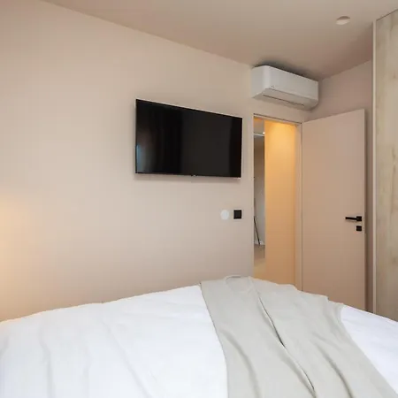 Pasman, Three Bedroom With Private Jacuzzi Apartment *