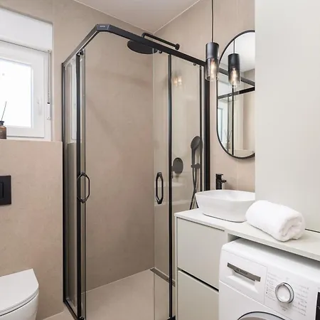 Pasman, Three Bedroom With Private Jacuzzi