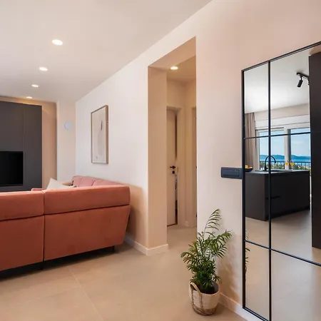 Pasman, Three Bedroom With Private Jacuzzi Apartment *