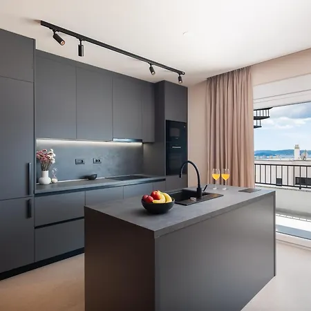 Pasman, Three Bedroom With Private Jacuzzi Apartment *