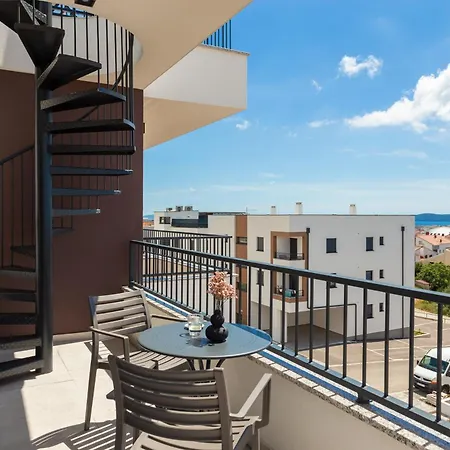 Pasman, Three Bedroom With Private Jacuzzi *