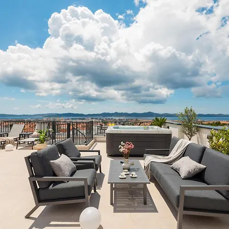 Pasman, Three Bedroom With Private Jacuzzi