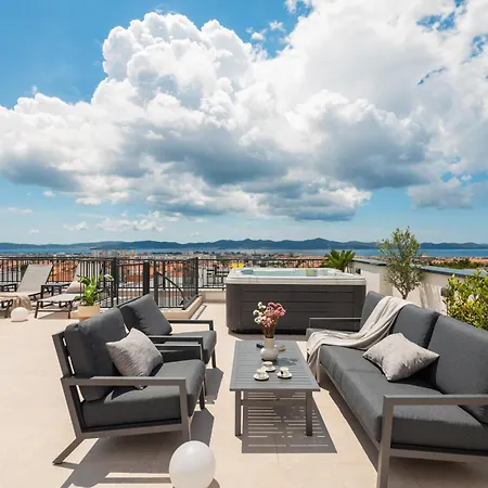 Pasman, Three Bedroom With Private Jacuzzi