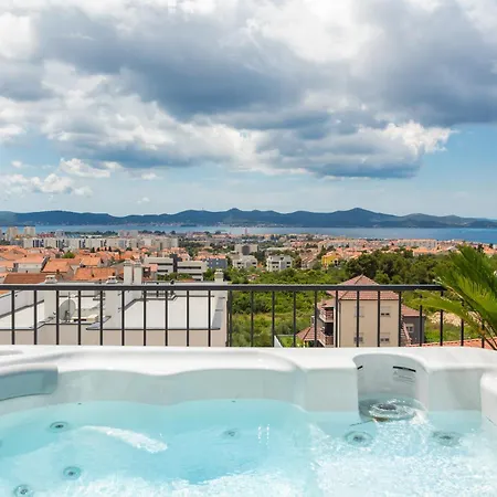 Pasman, Three Bedroom With Private Jacuzzi Apartment *