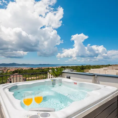 Pasman, Three Bedroom With Private Jacuzzi