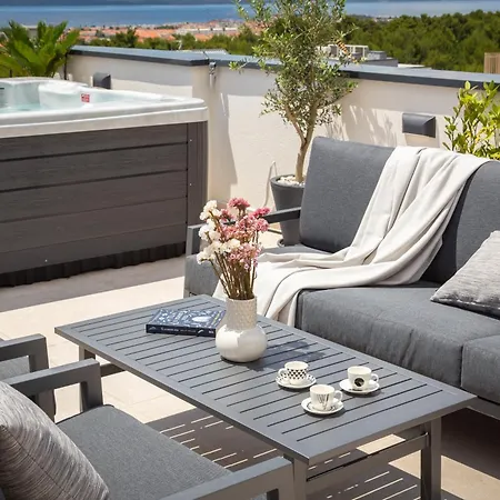 Pasman, Three Bedroom With Private Jacuzzi Apartment